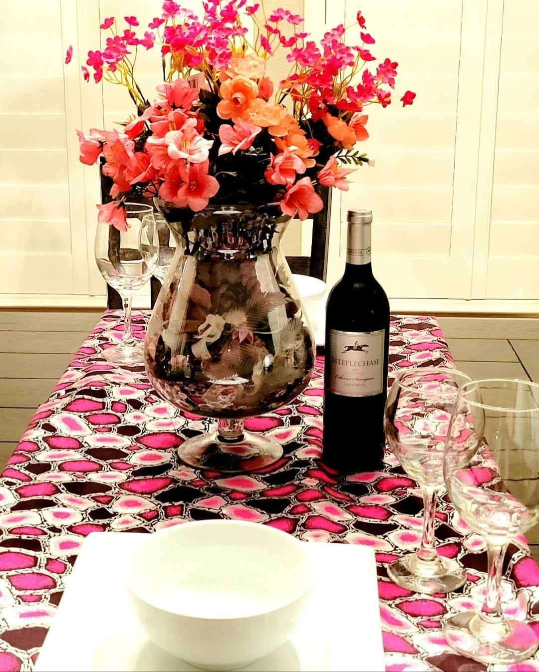 Dimoh Table Runner with matching napkins
